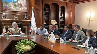 الاستثمار والشئون الاقتصادية بـ