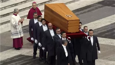 جنازة بسيطة ووصية تنهي تقاليد الفاتيكان.. وداع البابا فرنسيس بتشييع استثنائي