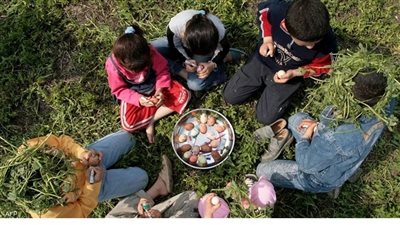 شم النسيم يعيد الروح للحدائق.. «الست خضرة» والقناطر الخيرية في الصدارة|فيديو