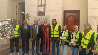 في مشهد يجسد الوحدة الوطنية.. التحالف الوطني يشارك الأقباط فرحة العيد