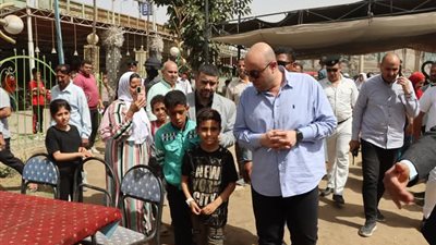 'غنيم ' يستعرض مطالب المواطنين بزيارته للحدائق والمتنزهات باحتفالات شم النسيم 