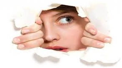 بص في ورقتك.. هل يقتصر التجسس على البحث عن العورات فقط ؟