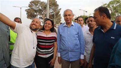 مشاركة وجدانية وفرحة تُبهج الأجواء.. محافظ المنيا يُعانق الربيع على الكورنيش 