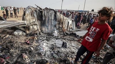 تصعيد جديد في غزة.. 12 قتيلاً بينهم نازحون في غارات إسرائيلية مكثفة