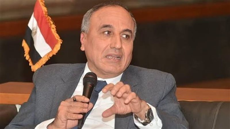الكاتب الصحفي عبد