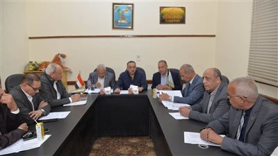 محافظ أسيوط يشهد أول اجتماع لمجلس الأمناء والآباء والمعلمين عقب إعادة تشكيله