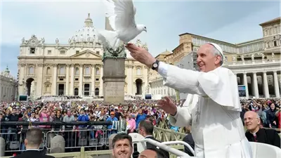 سفير مصر بإيطاليا: البابا فرانسيس أيقونة عالمية ورحيله خسارة للعالم وللإنسانية