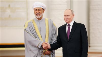 خلال تواجده بروسيا..بوتين يدعو سلطان عمان لحضور القمة الروسية العربية المقبلة 