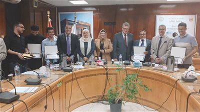 تكريم فريق الطوارىء بمستشفيات بنها الجامعية لتميزهم بمؤتمر جامعة قناة السويس