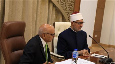 مفتي الجمهورية يستقبل وفدًا من جيبوتي ويؤكد أهمية تكامل المرجعيات الدينية