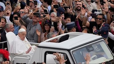 تعرف على آخر سؤال من بابا الفاتيكان لممرضته