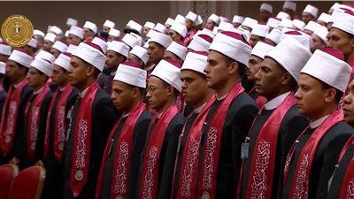 أمام الرئيس.. خريجو الدورة الثانية لتأهيل أئمة وزارة الأوقاف يؤدون قسم الولاء