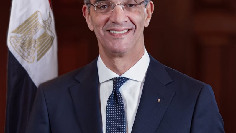 وزير الاتصالات يشارك