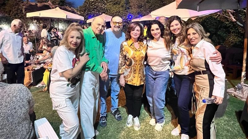 سلاف فواخرجي مع نجوم