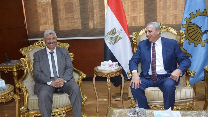 محافظ الغربية أثناء