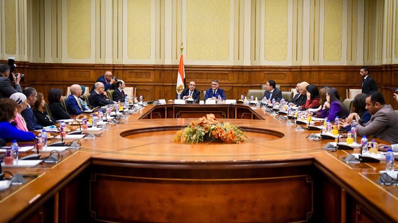 وزير الخارجية خلال