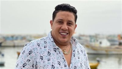 ركبوا لي شاحن في البيت.. حمو بيكا يودع أزمات سيارته الكهربائية