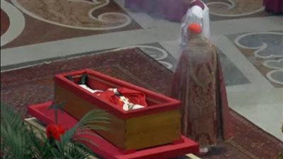 نقل جثمان البابا فرنسيس إلى كنيسة القديس بطرس للسماح للجمهور بتوديعه