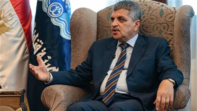 رئيس هيئة قناة السويس يشهد إطلاق أول قاطرتين بحريتين 