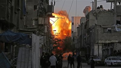 سقوط شهداء جراء استهداف الاحتلال لمركبة تقل 10 أشخاص في حي الزيتون بمدينة غزة