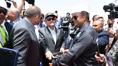 أسامة ربيع: تدشين القاطرتين عزم 1