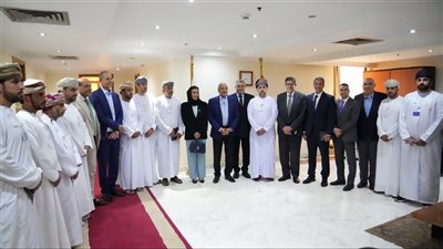 وفد رجال الأعمال العُماني يبحث سبل التعاون الاستثماري مع اتحاد الغرف التجارية 