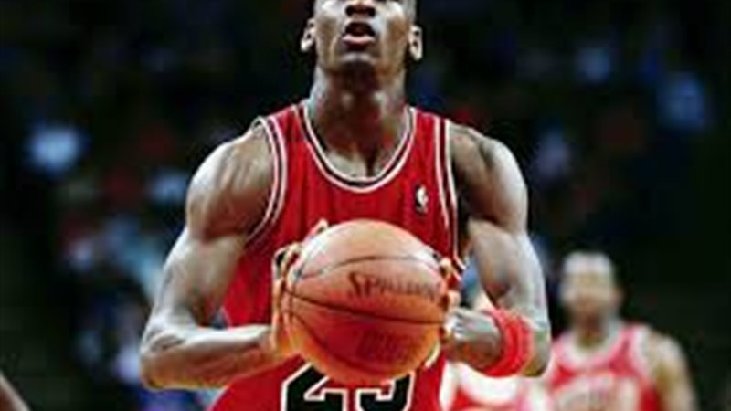 الامريكي مايكل جوردن