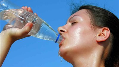 في موجات الحر.. كيف تنقذ نفسك أو غيرك من ضربة الشمس؟