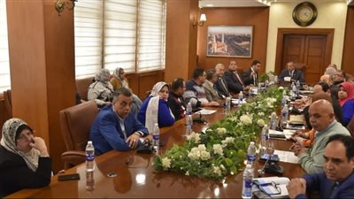 محافظ بورسعيد يتابع الموقف التنفيذي لتطوير كورنيش المدينة