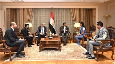 وزيرا الشباب والرياضة والطيران يبحثان سبل دعم أبطال الاسكواش 