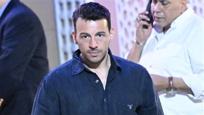 رامي رضوان ولميس الحديدي  يقدمان واجب العزاء للاعلامية سناء منصور 