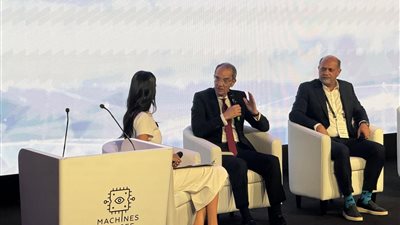 وزير الاتصالات: نستهدف توصيل الألياف الضوئية لـ1400 قرية خلال 2026