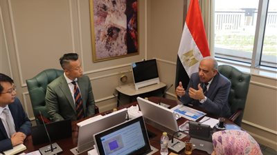 وزير الكهرباء يبحث مع مسئولي شركة ستيت جريد الصينية سبل تعزيز التعاون 