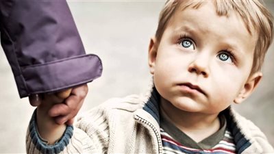  بعد طلاق الزوجين لمن تكون حضانة الطفل المكفول.. وما حق الطرف الآخر في رؤيته؟