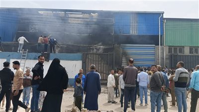 حريق داخل مصنع مراتب في كفر الشيخ.. والحماية المدنية تسيطر عليه