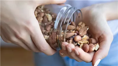 أعلى 3 أنواع مكسرات بالبروتين لتعزيز الشبع وصحة الجسم يوميًا