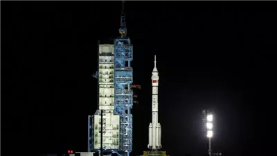 الصين ترسل ثلاثة رواد فضاء إلى محطة تيانجونج الفضائية