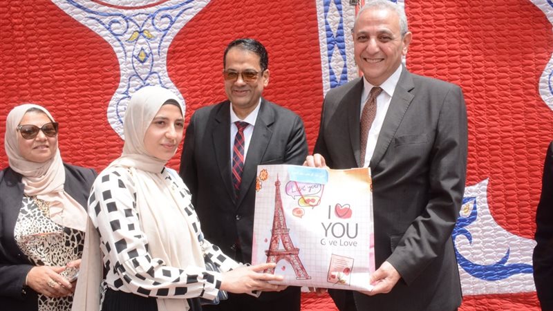 محافظ الغربية أثناء