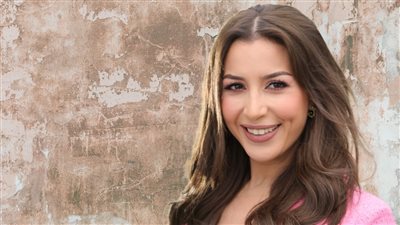  جنات تغني «ضعت منك» في إسطنبول بعد ساعات من زلزال تركيا 