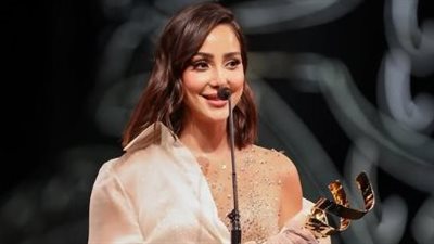 شكرا لكم من أعماق قلبي..بسمة بوسيل تحتفل بتكريمها في مهرجان إيمي جالا