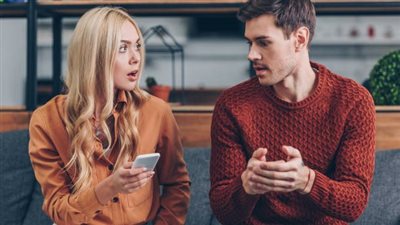 10 مؤشرات نفسية تكشف خيانة الزوج.. هل لاحظتِ إحداها مؤخرًا؟