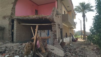 انهيار جزئي بمنزل من ثلاثة طوابق دون خسائر في الأرواح بسوهاج |صور