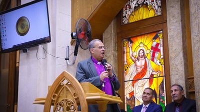 رئيس الطائفة الإنجيلية يشهد رسامة شيوخ وشمامسة جدد فى المنيا 