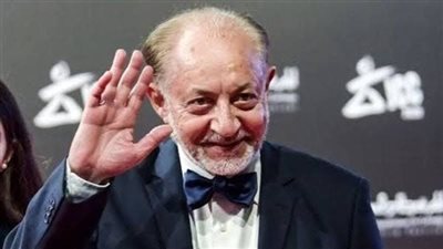 فقدت صديق عمري.. عبد العزيز مخيون يودع الفنان سيد صادق