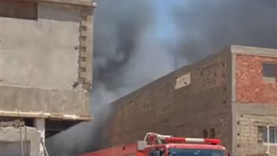 بـ3 سيارات إطفاء.. السيطرة على حريق مصنع نسيج بالعاشر من رمضان (صور)