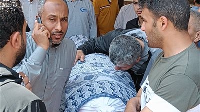 في مشهد مهيب.. تشييع جنازة طبيب الإسماعيلية وزوجته ضحايا حادث طريق السويس 