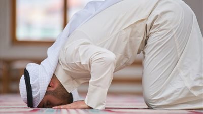 هل التحدث مع الله في السجود  يبطل الصلاة؟.. أمين الفتوى يجيب