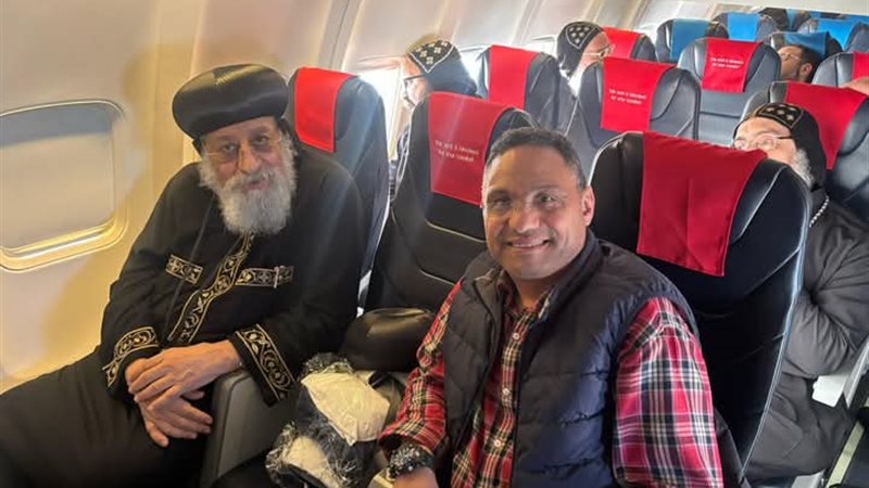  البابا تواضروس يجلس