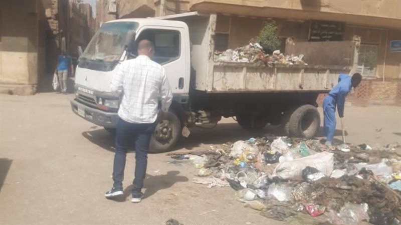 عمال القمامة بقنا