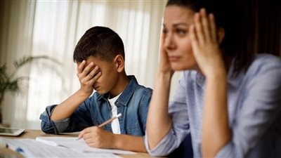 أخطاء شائعة ترتكبها الأمهات أثناء المذاكرة تؤثر على تركيز الطفل